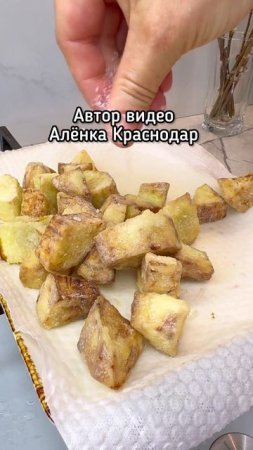 Ароматный, свежий, сочный салат с хрустящими баклажанами.