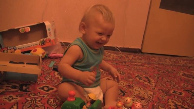 Играем с трактором)) смотреть онлайн