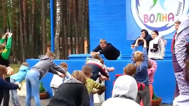 Лагерь Волна 1 смена 2018 г. Утренее зарядкашоу-2. Все отряды. vk.com/unostmk смотреть онлайн