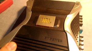 Обзор с разборкой автомобильного усилителя  JBL.