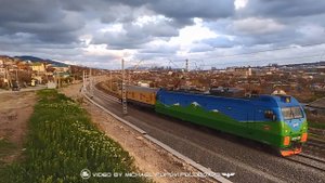 Электровоз ЭП1М-651 с вагоном-модулем сопровождения и технического обслуживания