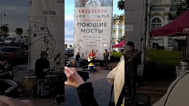 Отлично поет