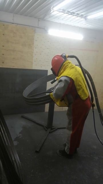 Пескоструйная и дробеструйная обработка металлов.
