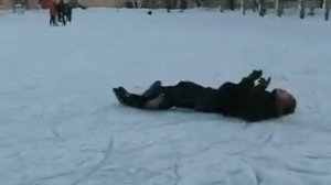 Падение на катке