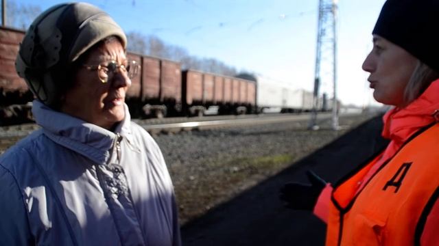 Старожилы "накатали" опасный путь через рельсы в Бердске