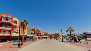 Прогулка по набережной Marina в Хургаде.