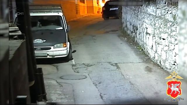 В Ялте предприимчивый вор за одну ночь ограбил кафе и вскрыл машину
