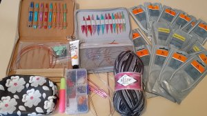 Получила подарок от Катюши с канала " Катя вяжет". Куча спиц, ура! Я сказочно богата!