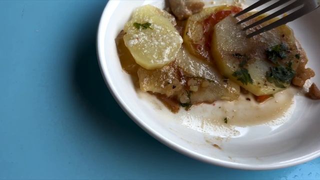 ПРОБУЕМ ВЬЕТНАМСКИЕ ВРЕДНОСТИ | БАРБЕРШОП ЗА 4$ | МЕСТНЫЙ ФАСТФУД | VLOG #1 смотреть онлайн