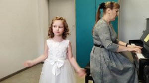 Крамаренко Анастасия 5 лет Ц.Кюи "Мыльные пузырики"