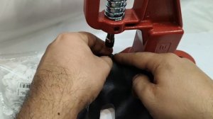 установка  пластиковой  кнопки  10 мм