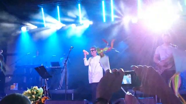 Сурганова и Оркестр - Воздух (2016) смотреть онлайн