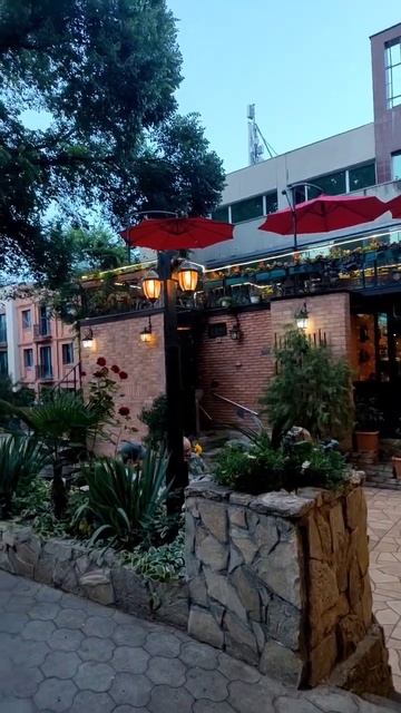 УЮТНЫЕ ВЕЧЕРА В СТАРОМ ЦЕНТРЕ ТБИЛИСИ. ГРУЗИЯ смотреть онлайн