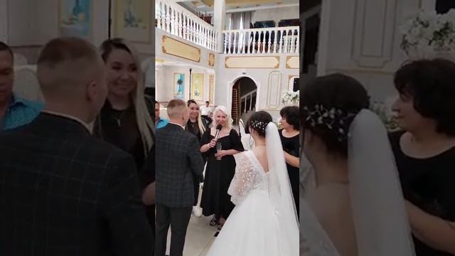 Первый выход к гостям в зал и поздравление родителей!!!13 июля 2024 года! смотреть онлайн