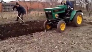 Самодельный минитрактор. Вспашка огорода