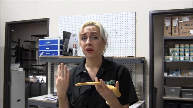 Albino Pinstripe Ball Python смотреть онлайн