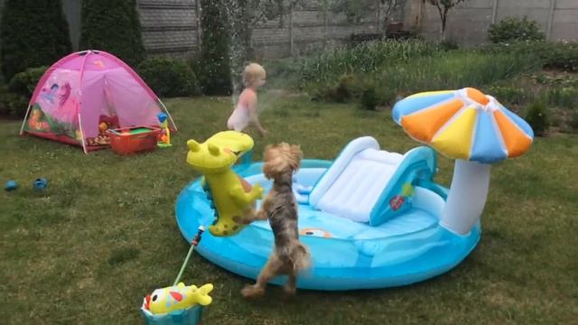 Детский Бассейн с Горкой и фонтаном крокодильчик INTEX смотреть онлайн