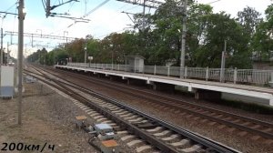 Поезд очень быстро мчится (4к-видео)