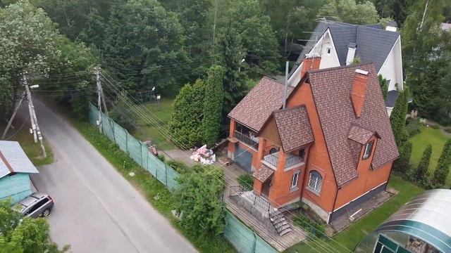 Кровля из мягкой черепицы - отличное решение для загородного дома! #дом #стройка #кровля #крыша