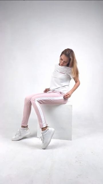 Розовый костюм с лампасами для девушек смотреть онлайн