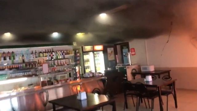 В Белой Холунице спасли людей из горящего кафе смотреть онлайн