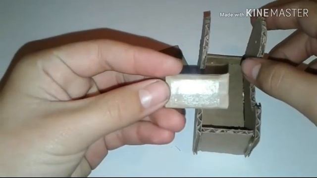 КАК СДЕЛАТЬ ДИСПЕНСЕР ДЛЯ СКОТЧА ИЗ КАРТОНА