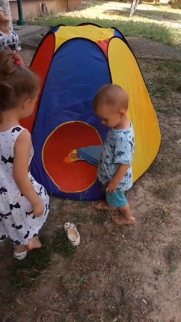 Дэнчику и Никитику купили детскубю палатку для двора смотреть онлайн