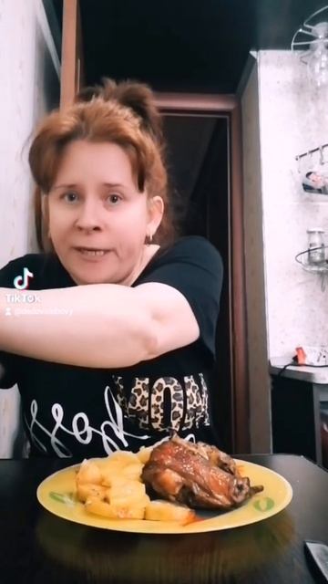 #shorts МУКБАНГ Курочка с картошкой #емнакамеру