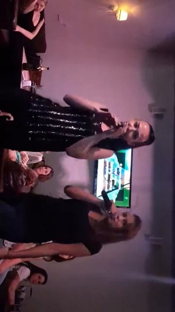 Поем в караоке смотреть онлайн