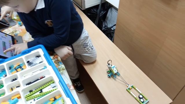 Детский центр робототехники Умник - робот-тягач со стандартными колесами