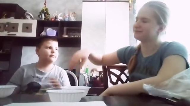 Большая и маленькая тарелка, стакан челлендж. смотреть онлайн