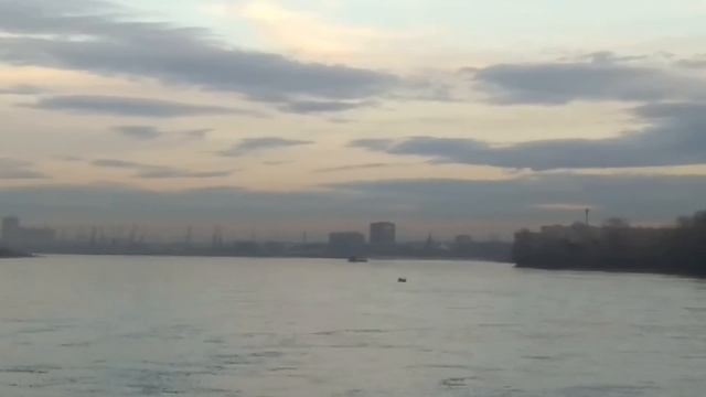 Красавец Енисей и Саянские горы в Красноярске
Записано в октябре 2022 года