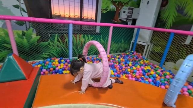 Қаракөжек ойын-сауық орталығында...... смотреть онлайн