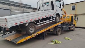 Погрузка на Эвакуатор Исузу эльф 5_2литра 6200 платформа желтый белый ИСУЗУ бортовой 2025-04-17 12-1