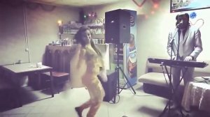 Духтарони точик дар кафе