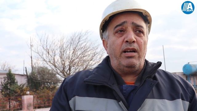 "Maaşlarımızı verin, uşaqlarımız acdır"-Neftçilər etiraz edir смотреть онлайн