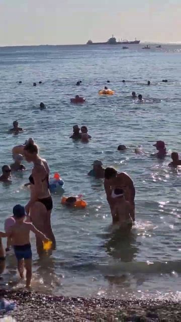 Кабардинка. Пляжи трещат и к этому уже все привыкли. смотреть онлайн