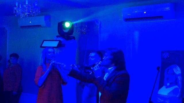 Скрипач из Одессы Андрей Евстратьев и Ольга Сумская с мужем Виталием Борысюком смотреть онлайн