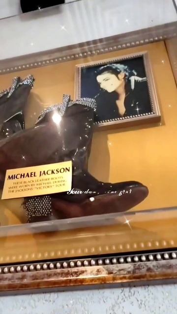 Сапоги Майкла Джексона в Хард Рок Кафе г. Москва смотреть онлайн