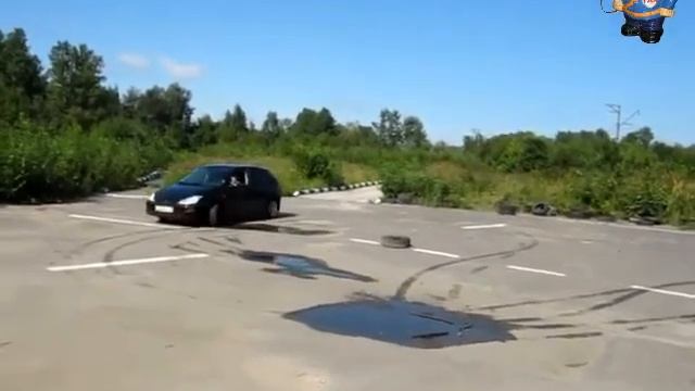 ЗМЕЙКА НА ПЛОЩАДКЕ.avi