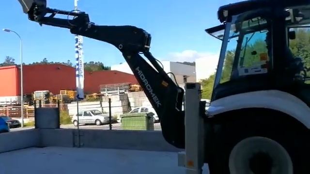Maniobrando una Hidromek 102B Alpha en Talleres Turquino смотреть онлайн