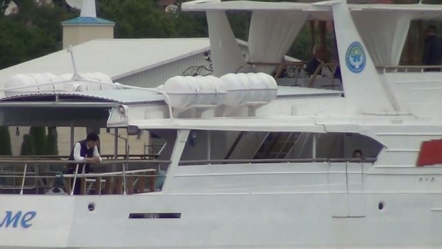 На пляже в Чолпон-Ате! Июль 2024 года. смотреть онлайн