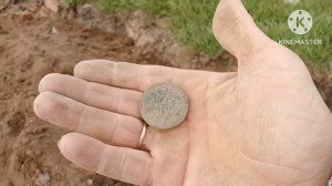 На шурфе нашёл закладную монету, на металлоискатель Т-90 .