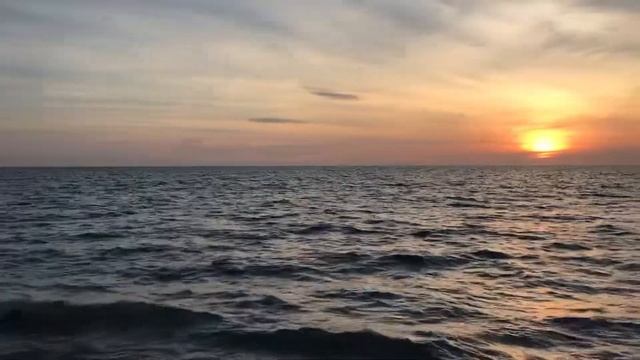 Пляж гостиницы Holiday inn Phuket Mai Khao Beach смотреть онлайн