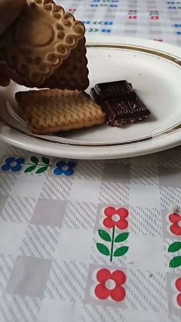 зашёл до бабушки взять соли, а она дала покушать и Бабаевский шоколад смотреть онлайн