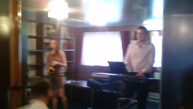 встреча гостей круиза - джазовая композиция с саксофоном смотреть онлайн