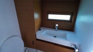 Самая странная лодка SUN LOFT 47 Jeanneau. МОНОКАТ что это такое? Хостел а не яхта )