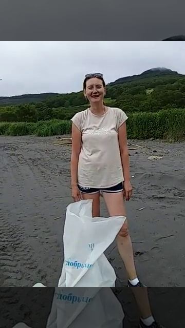 Три брата. Камчатка. Бухта Шлюпочная. Мусор.