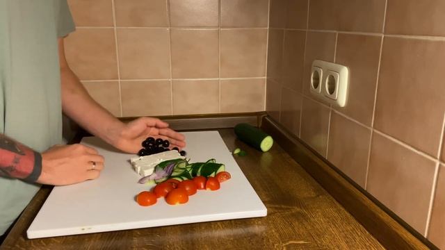 Греческий Салат за 15 Минут: Невероятный Вкус Легко и Быстро!