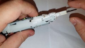 разбираем электрическую зубную щетку oral b braun